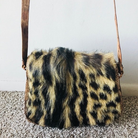 Made Hand Crossbody Bag - Picture 4 of 8
